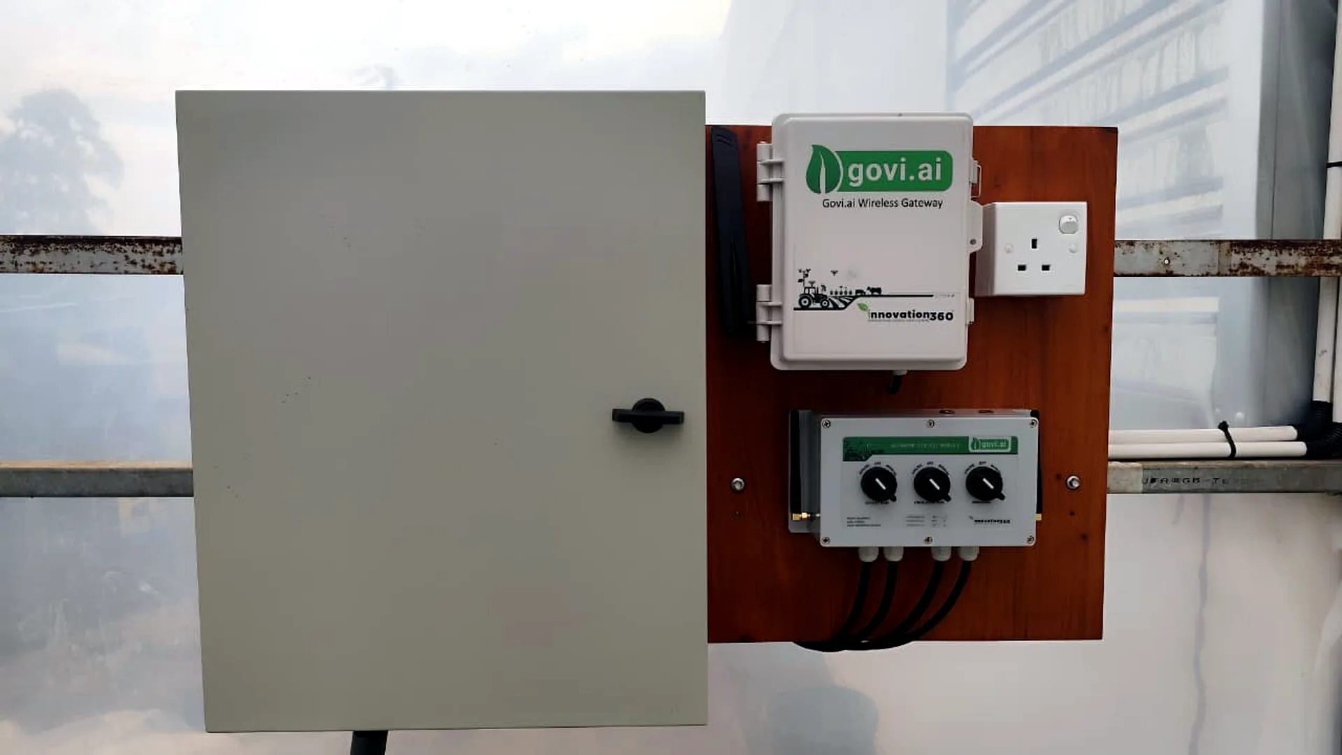 Govi AI greenhouse gateway and control module installation